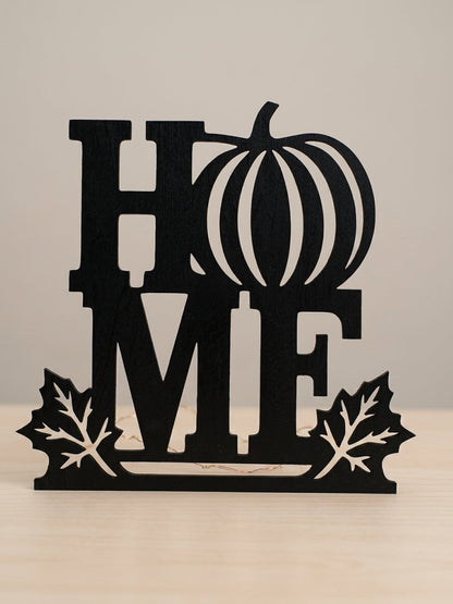 Herbstliches Holzschild „HOME“ mit Kürbis & Ahornblättern